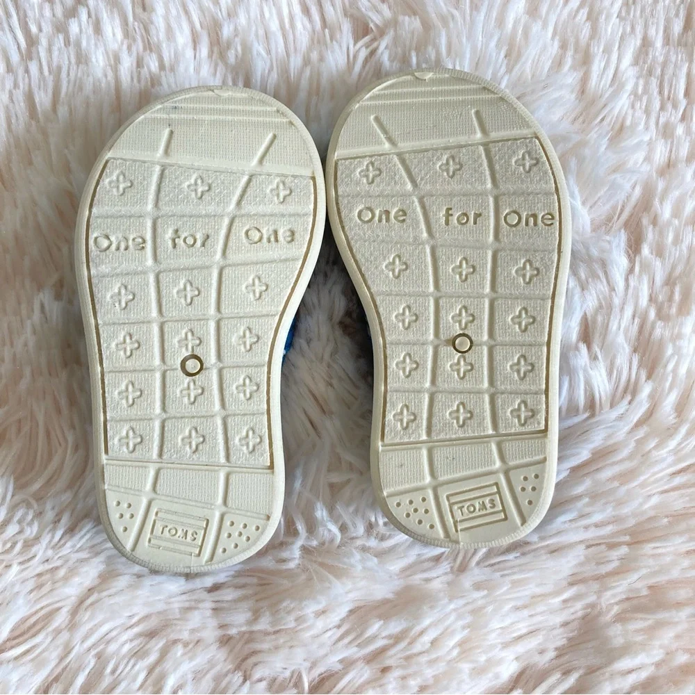 Toms Disney It’s A Small World Animal Print Baby Shoes